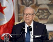 الرئيس التونسي يزور فرنسا لطلب الدعم