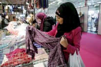 مسلمو فرنسا يدينون الإرهاب ويطالبون بحقوقهم