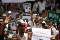 حكمتيار يعرض إرسال مقاتلين لدعم عاصفة الحزم