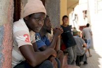 توقيف 500 مهاجر افريقي في صحراء الجزائر