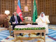 العاهل السعودي يعقد جلسة مباحثات مع رئيس أذربيجان
