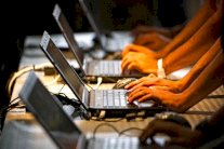 الانترنت توهمنا بأننا أذكى