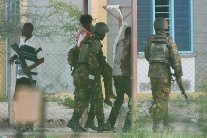 اعتقال 5 اشخاص للتحقيق في الهجمات على جامعة كينيا