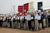 معارضون إيرانيون يحتجون لملاحقة بغداد لهم بالإعتقال