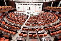  السلطات التركية تحجب شبكات التواصل الاجتماعي 