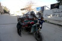 مسؤول فلسطيني يبحث حماية الفلسطينيين في اليرموك