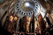 المسيحيون يحتفلون ب