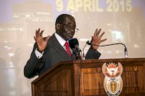 موغابي يرفض التعامل مع صحافيين بيض في جنوب افريقيا