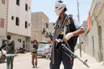 قيادي في ميليشيات صالح ينشق ويصل إلى الرياض