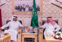 العاهل السعودي يبحث أحداث المنطقة مع أمير قطر