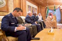 محمد بن سلمان يستقبل قائد القيادة الوسطى الأميركية