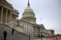 طرد مشبوه وعيارات نارية يُغلقان الكونغرس