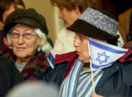 اسرائيل تتوقف دقيقتي صمت في ذكرى المحرقة اليهودية