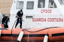 مصرع تسعة اشخاص في غرق مركب يقل مهاجرين بايطاليا