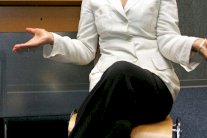 المرأة المديرة لا تسمح بترقية الأخريات!