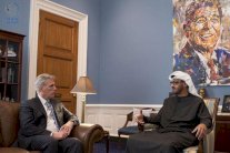 محمد بن زايد يلتقي عددًا من كبار أعضاء الكونغرس