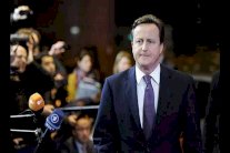 كاميرون يتعهد بالنزول للشوارع لإحياء حملة 