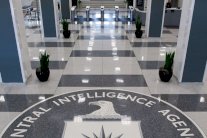 السجن سنتين لرئيس سي اي ايه السابق