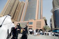 آلاف شقق الإمارات خالية والملاك يتمسكون بالارتفاع