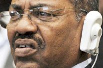 البشير يلغي زيارة لأندونيسيا خشية الاعتقال 