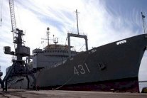 إيران تحرك قافلة سفن... وواشنطن 