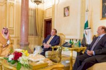 الرئيس اليمني يلتقي نواز شريف والأمير محمد بن سلمان