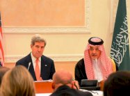 جون كيري يشيد بحكمة سعود الفيصل
