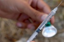 قانون فرنسي يوفر بيوتًا آمنة لتعاطي المخدرات!