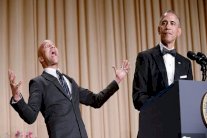 أوباما يتندر على أصدقائه وخصومه