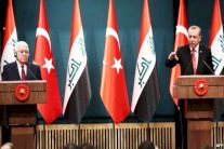 انتقادات لعدد مرافقي معصوم في زيارته لتركيا