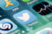 تويتر تفقد ربع قيمتها السوقية