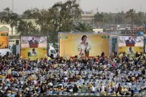 العبادي يدافع عن الحشد ويتهم ساسة بنزوح أهل الأنبار