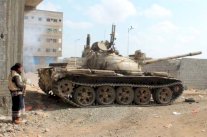 احتدام المعارك في تعز ومأرب وعدن