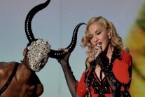 داعش: الاستماع الى مادونا حرام... والعقاب 80 جلدة