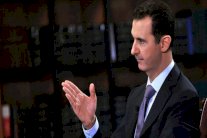 الاسد يمنح عائلات قتلى النظام مساعدات