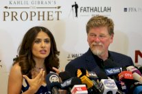 سلمى حايك تطلق فيلم 