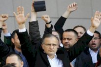 أمر باعتقال 12 شرطياً تركياً من (الكيان الموازي)