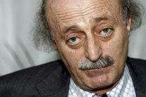 جنبلاط من لاهاي: الأسد طاغية