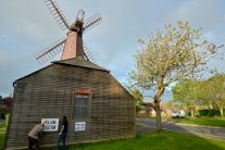 بالصور: أغرب المراكز الانتخابية في بريطانيا