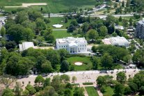 سياج البيت الابيض سيزود بمسامير معدنية لمنع المتسللين