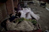 حصيلة زلزال النيبال تتخطى سبعة الاف قتيل