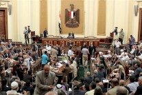 تأجيل الإنتخابات المصرية يثير شكوك الأحزاب