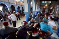 مئات اليهود ينهون طقوسهم في كنيس الغريبة في تونس