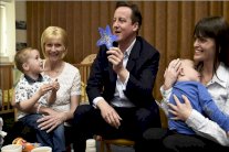 كاميرون يخطط لرئاسة الحكومة وإن لم يفز بالأغلبية