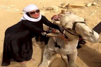 الرشوة وراء تصوير الأفلام الإباحية في الأهرامات