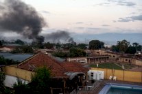 رئيس بوروندي يشيد ب 