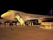 السعودية: وصول أولى رحلات الجسر الجوي إلى