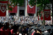 الطلبة الآسيويون يشكون جامعة هارفرد 