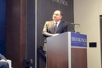 دعوة عراقية من واشنطن لإقليم سني وسلاح يهزم داعش