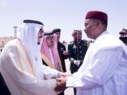 العاهل السعودي يعقد مباحثات مع رئيس النيجر